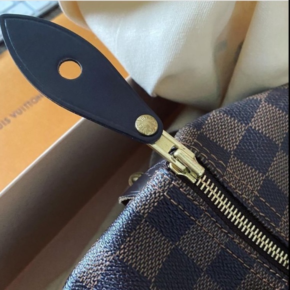 Authentic Louis Vuitton LV Damier Ebene Speedy 30 N41364 MSRP $1,675 - Picture 12 of 16